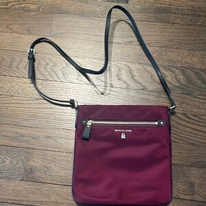Michael Kors NWT Nylon Kelsey Crossbody in burgundy